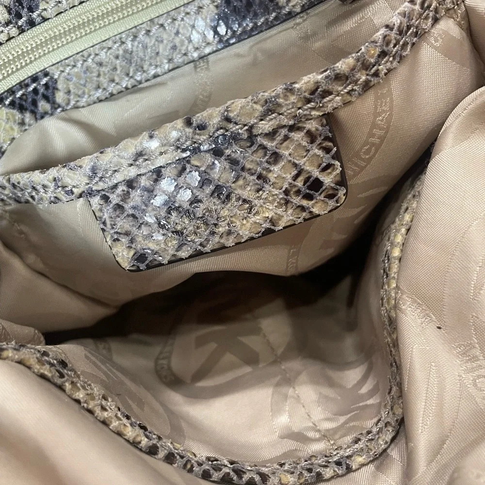Michael Kors snakeskin print hobo satchel purse. Shoulder bag. Strap.pre-owned